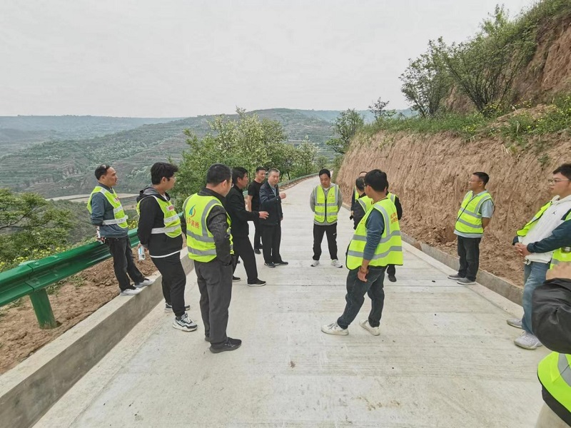 咸陽(yáng)路橋工程公司組織開(kāi)展精細化施工觀(guān)學(xué)活動(dòng)